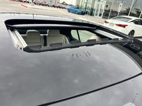 Used 2025 Mercedes-Benz C 300 Sedan image 8