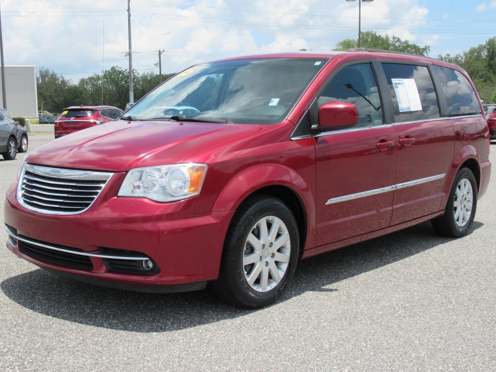 Used 2015 Chrysler Town & Country Touring FWD image 3