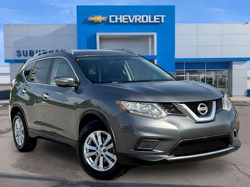 Used 2015 Nissan Rogue SV FWD image 2