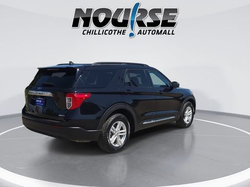 Used 2023 Ford Explorer XLT AWD/4WD image 8