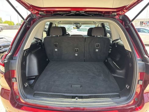 Used 2024 Jeep Grand Cherokee Laredo RWD image 8