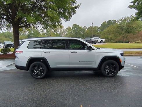 New 2025 Jeep Grand Cherokee L Altitude image 6