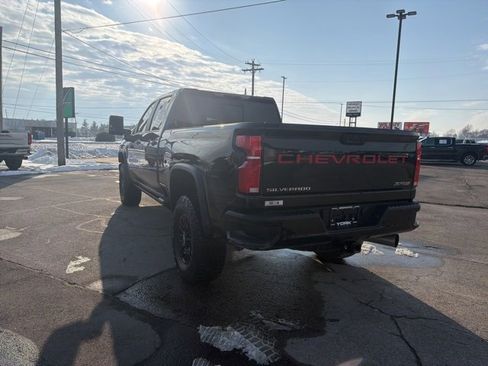 Used 2025 Chevrolet Silverado 2500 ZR2 image 8