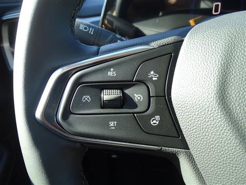 Used 2025 Chevrolet TrailBlazer LT w/ Convenience Package image 12