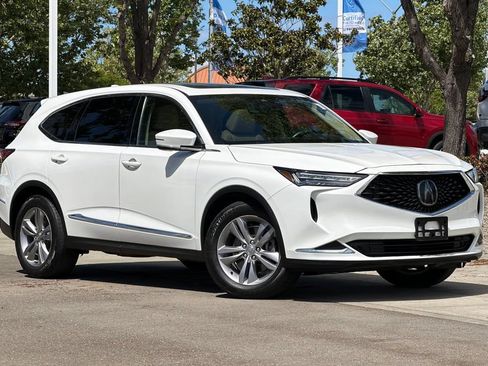 Used 2023 Acura MDX SH-AWD image 2