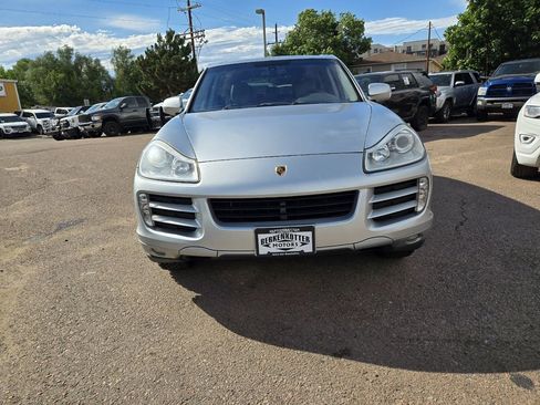 Used 2010 Porsche Cayenne image 2