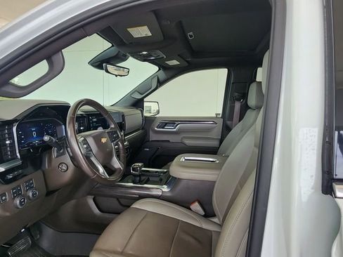 Used 2022 Chevrolet Silverado 1500 LTZ w/ LTZ Premium Package image 16