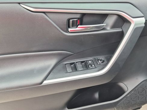 Used 2021 Toyota RAV4 XLE FWD image 11