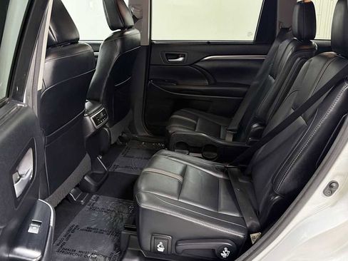 Certified 2017 Toyota Highlander SE image 25