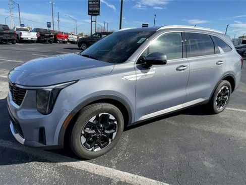Used 2024 Kia Sorento S image 6