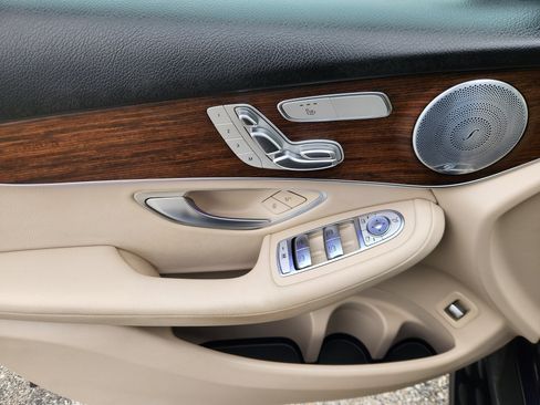 Used 2020 Mercedes-Benz GLC 300 4MATIC image 16