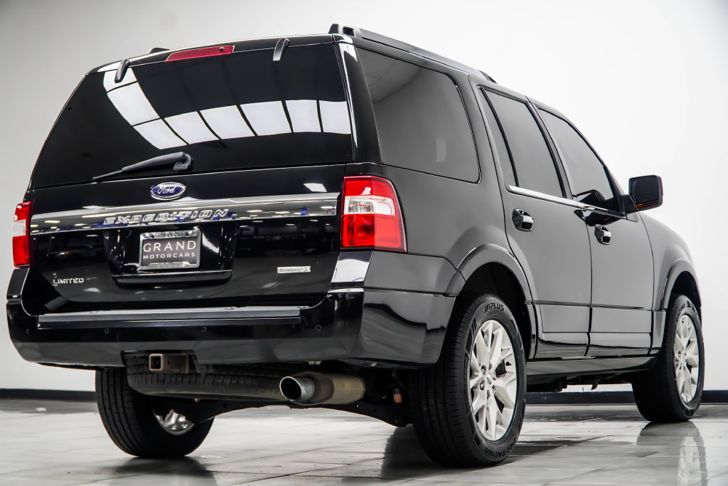 Used 2017 Ford Expedition Limited w/ Equipment Group 301A AWD/4WD image 16