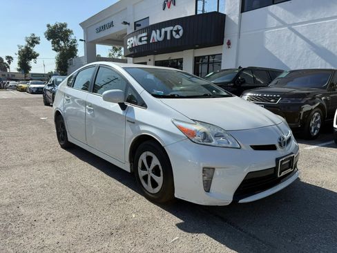Used 2015 Toyota Prius Two FWD image 1