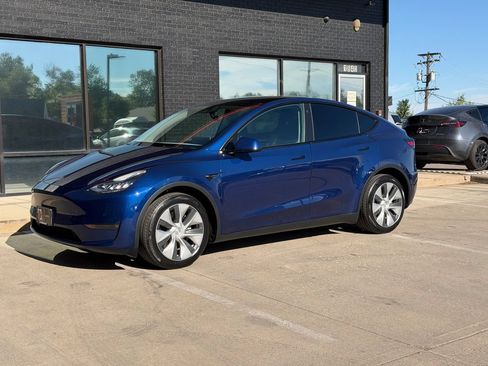 Used 2022 Tesla Model Y Long Range AWD/4WD image 18