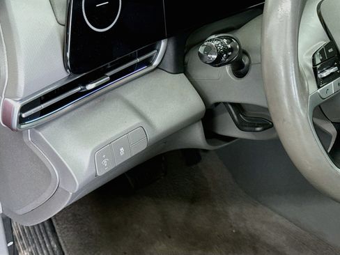 Used 2025 Hyundai Elantra SEL FWD image 17