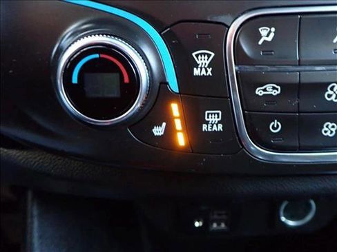 Used 2023 Chevrolet Traverse RS image 21