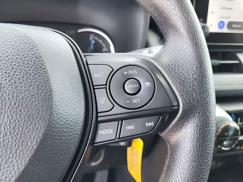 Used 2025 Toyota RAV4 LE image 28