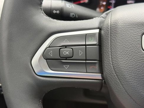 Used 2025 Jeep Compass Latitude AWD/4WD image 16