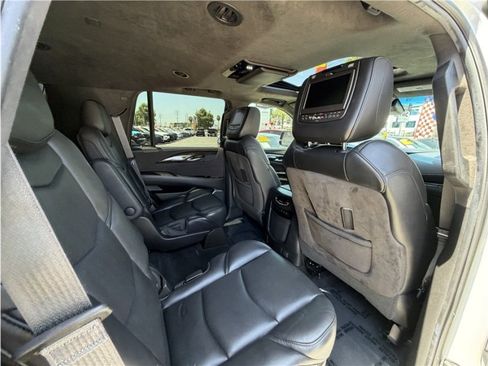 Used 2017 Cadillac Escalade Platinum RWD image 30
