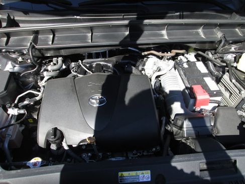 Used 2022 Toyota Highlander L image 16