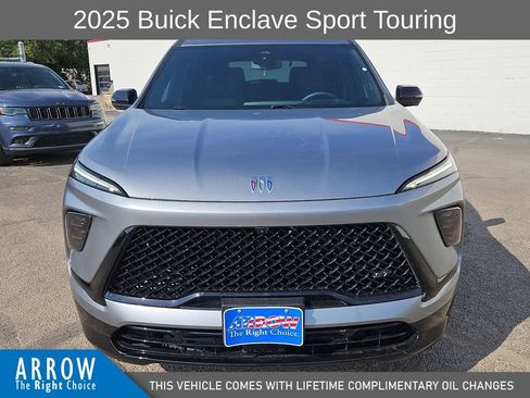 Used 2025 Buick Enclave Sport Touring w/ Power Package FWD image 3