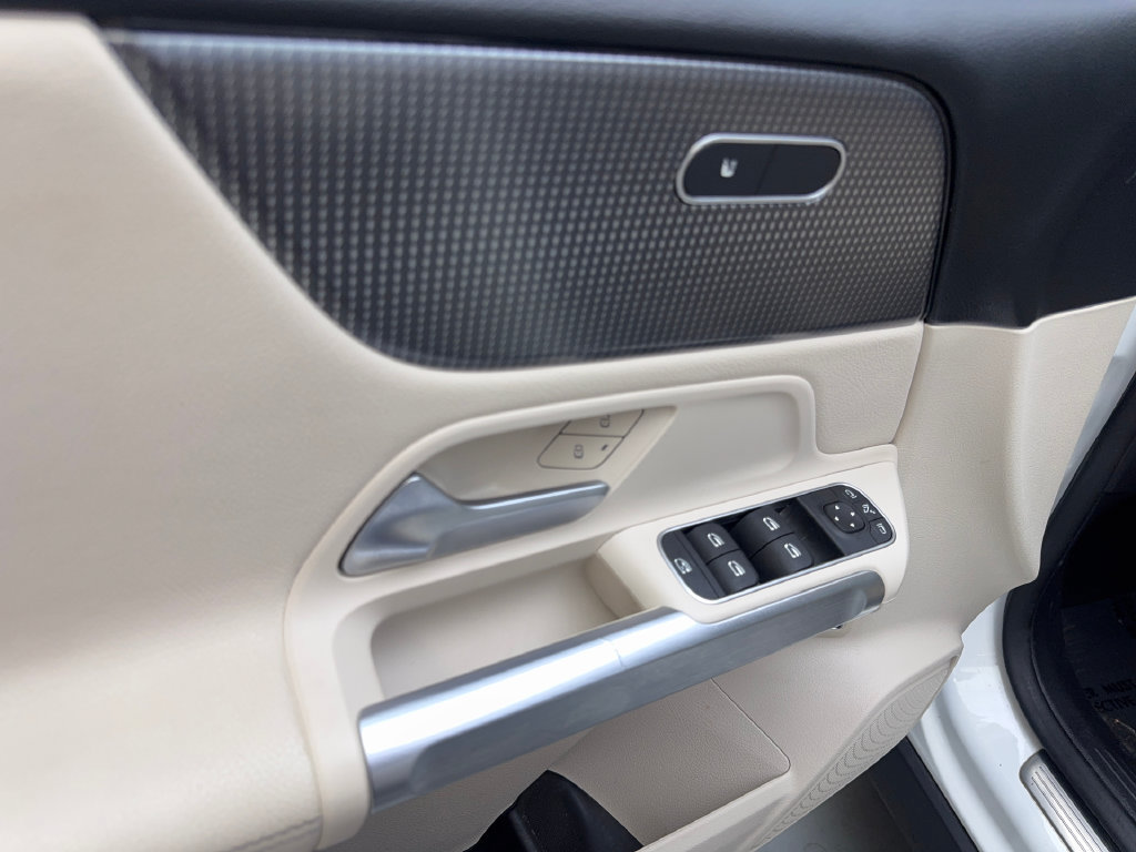 Used 2022 Mercedes-Benz GLB 250 image 33