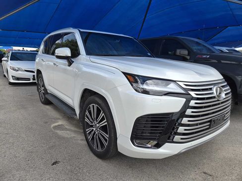Used 2023 Lexus LX 600 4WD w/ Luxury Package image 2