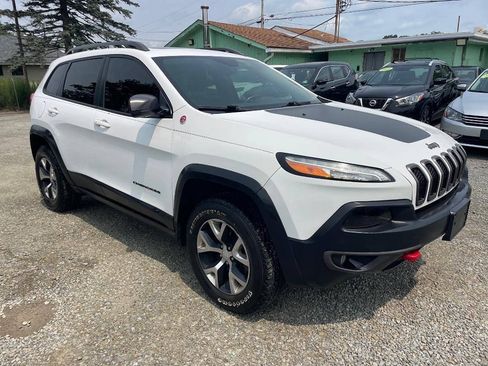 Used 2017 Jeep Cherokee Trailhawk AWD/4WD image 4