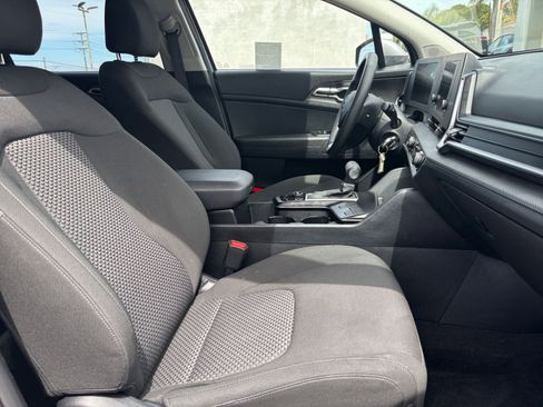 Used 2025 Kia Sportage LX image 35