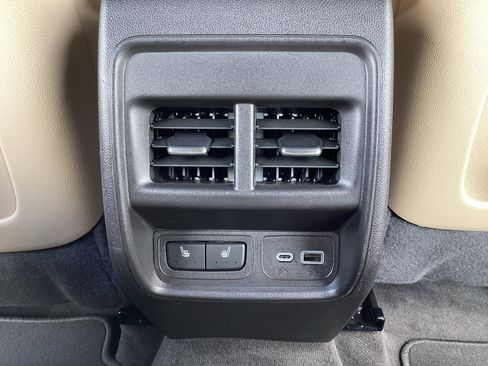 Used 2024 Cadillac XT4 Luxury w/ Cold Weather Package image 37