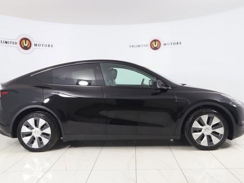 Used 2022 Tesla Model Y Long Range image 2