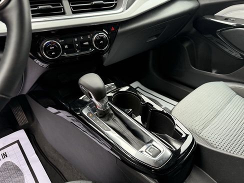 Used 2025 Chevrolet Trax LT w/ LT Convenience Package image 13