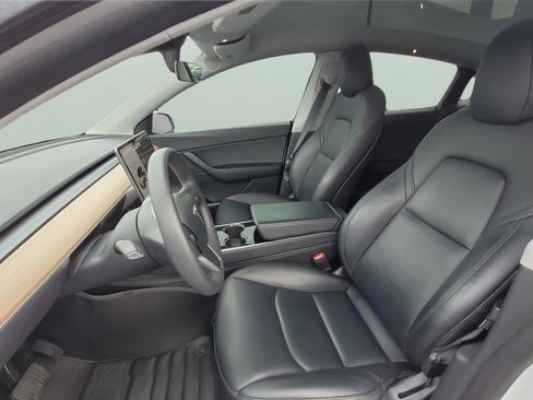 Used 2020 Tesla Model Y Long Range image 25