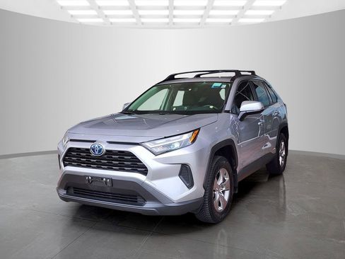 Used 2024 Toyota RAV4 XLE w/ Convenience Package image 9