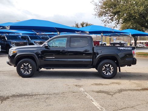 Used 2021 Toyota Tacoma TRD Off-Road w/ TRD Premium Off Road Package image 3