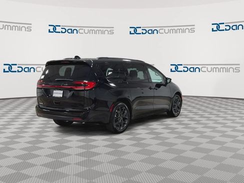 New 2027 Chrysler Pacifica Limited w/ S Appearance Package AWD/4WD image 9