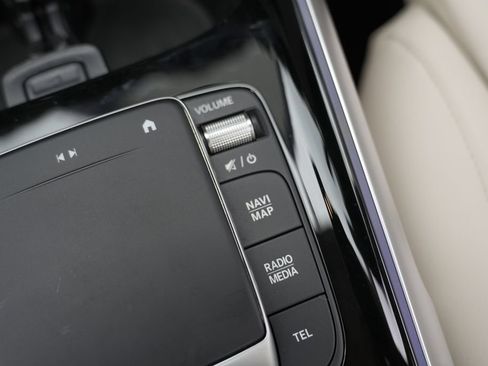 Used 2022 Mercedes-Benz GLB 250 4MATIC image 64