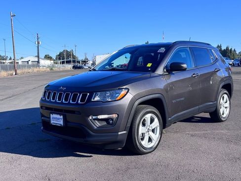 Used 2019 Jeep Compass Latitude w/ Cold Weather Group image 4