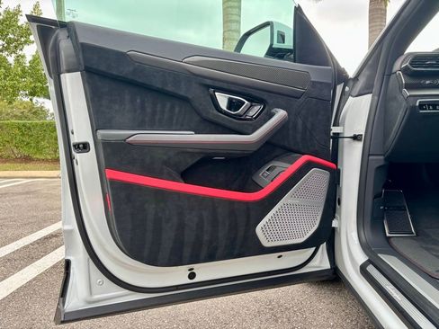 Used 2024 Lamborghini Urus Performante image 17