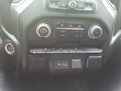 Certified 2022 Chevrolet Silverado 1500 Custom image 31