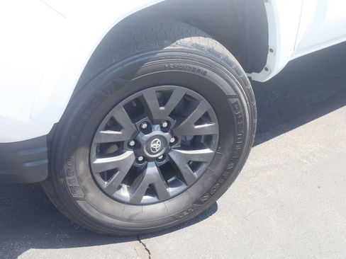 Used 2023 Toyota Tacoma SR5 AWD/4WD image 19