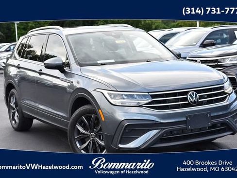 Used 2023 Volkswagen Tiguan SE w/ Panoramic Sunroof Package FWD image 1