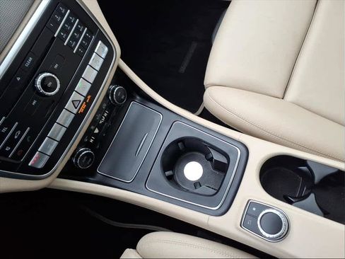 Used 2019 Mercedes-Benz GLA 250 4MATIC image 24