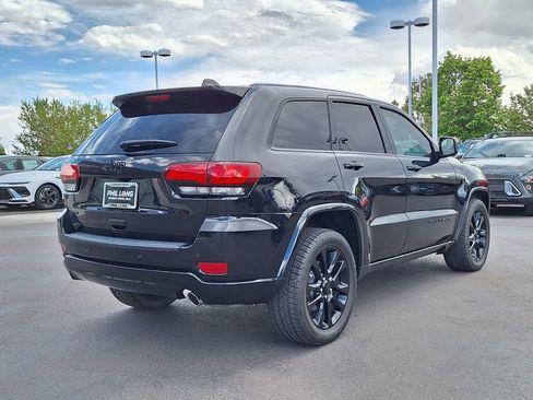 Used 2019 Jeep Grand Cherokee Altitude AWD/4WD image 3