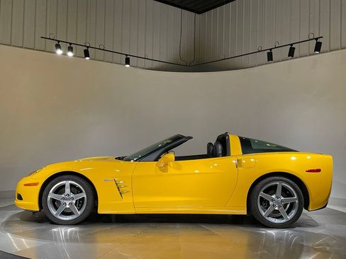 Used 2005 Chevrolet Corvette Coupe w/ Preferred Equipment Group RWD image 39