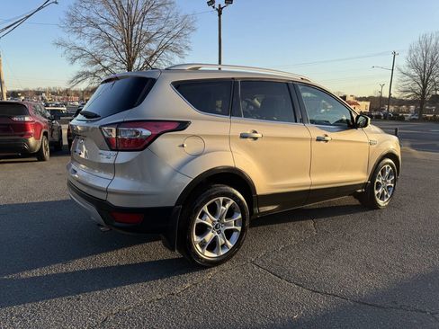 Used 2017 Ford Escape Titanium image 5