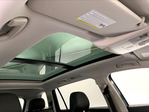 Used 2021 Volkswagen Tiguan SE w/ Panoramic Sunroof Package AWD/4WD image 26
