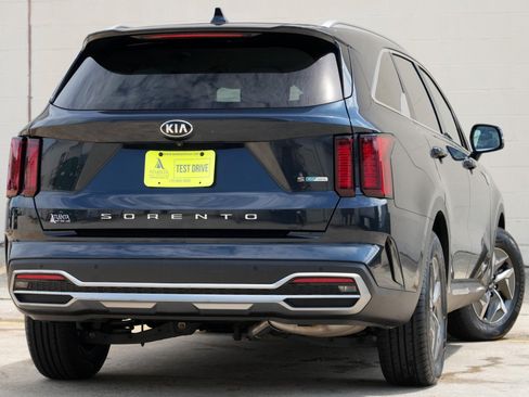Used 2021 Kia Sorento S FWD image 4
