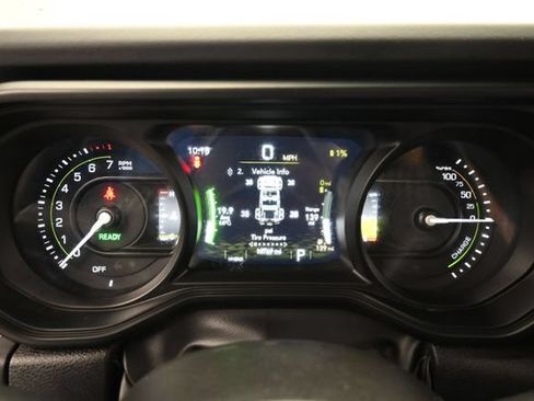 Used 2025 Jeep Wrangler Unlimited Sahara AWD/4WD image 16