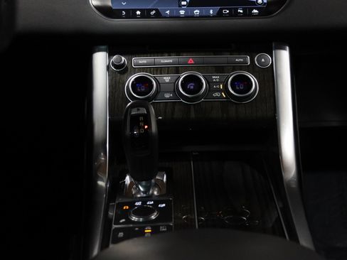Used 2017 Land Rover Range Rover Sport SE image 57